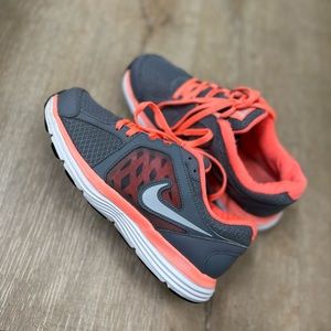 Nike Dual Fusion ST3 Sneakers